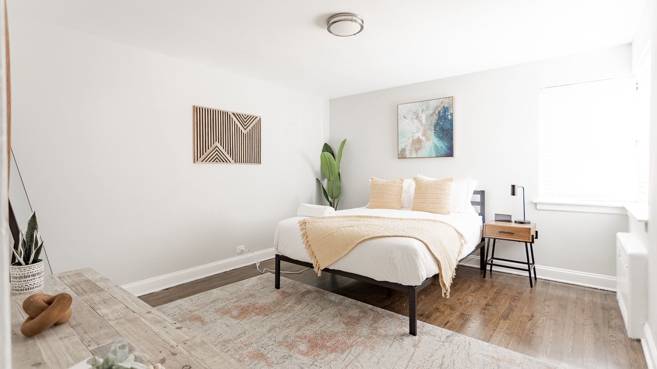 Photo of Bedroom in Rogers Park