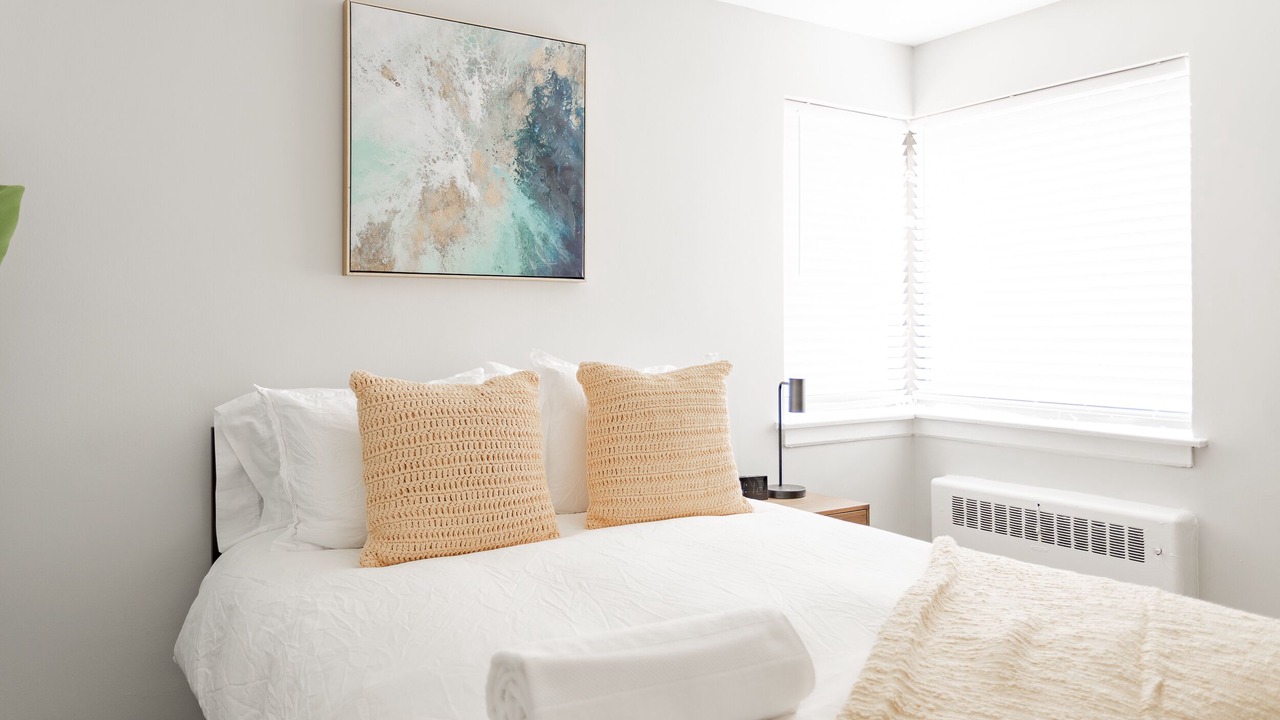 Photo of Bedroom in Rogers Park