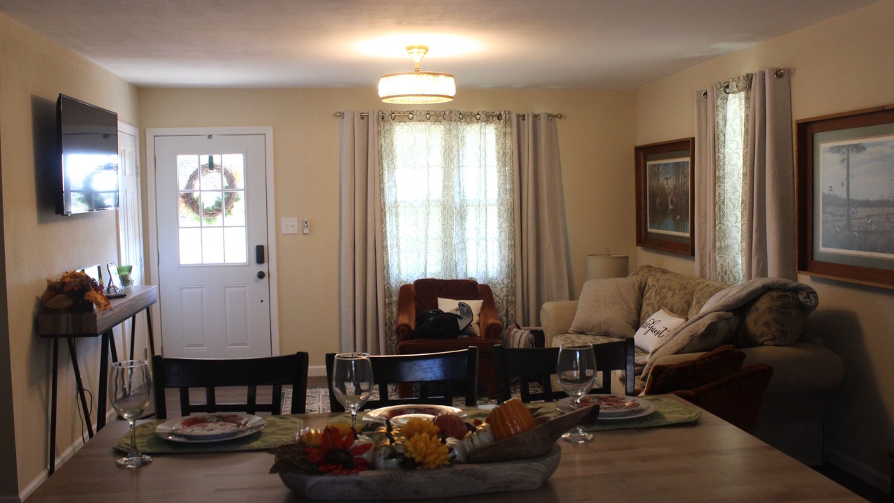 Photo of Livingroom in Oil City