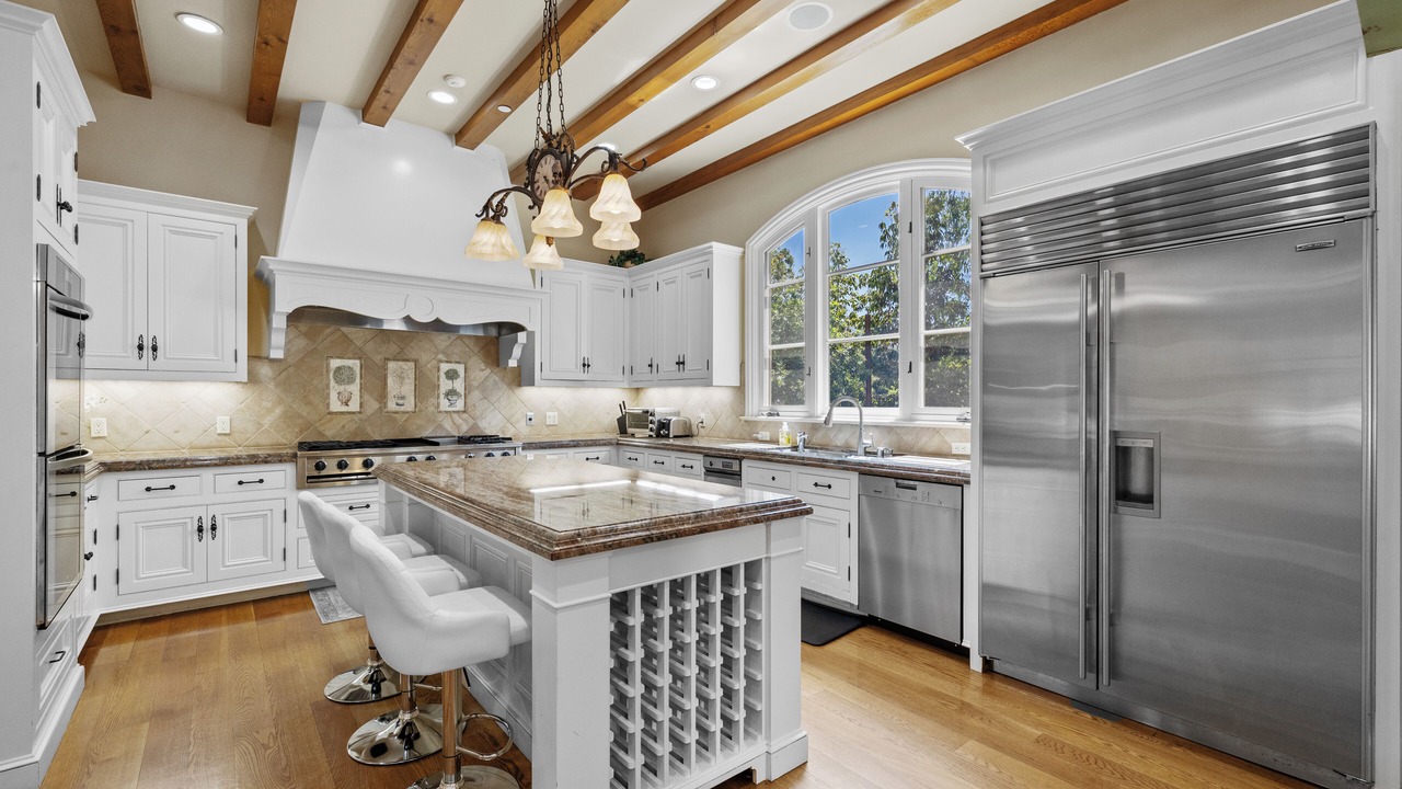 Photo of Kitchen in Los Altos Hills