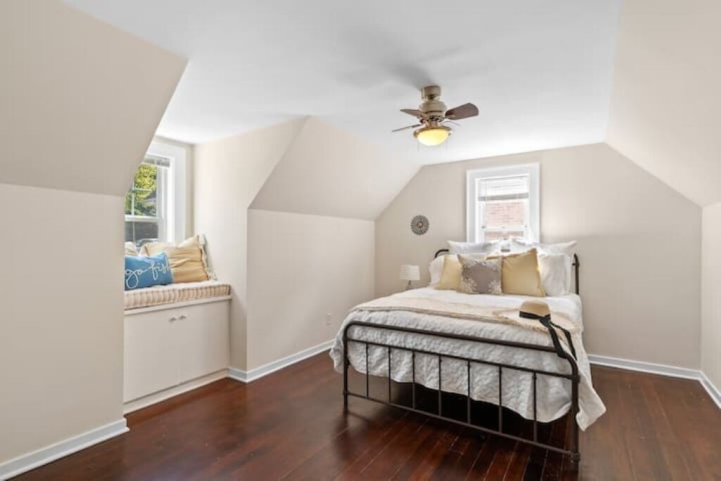 Photo of Bedroom in Solon Mills