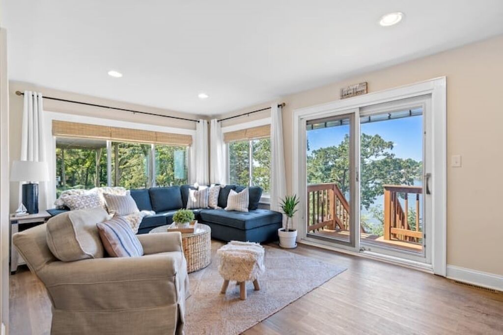 Photo of Livingroom in Solon Mills