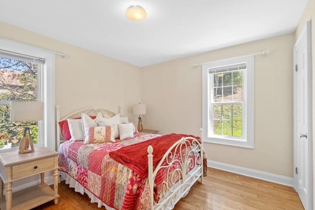Photo of Bedroom in Solon Mills