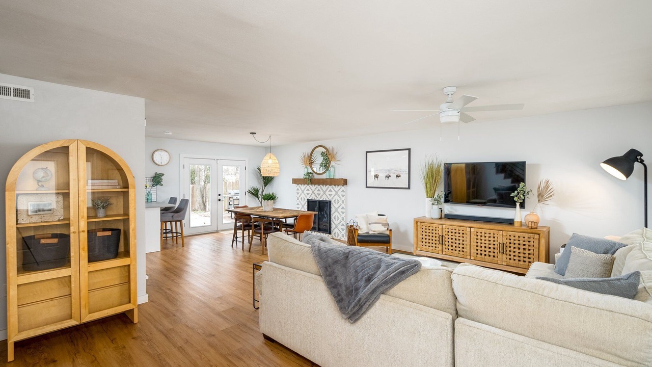 Photo of Livingroom in West Congress