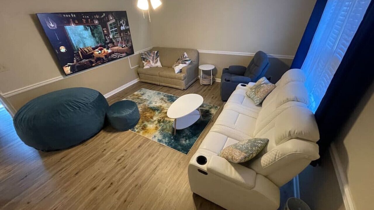 Photo of Livingroom in Commerce