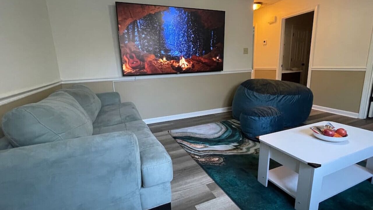 Photo of Livingroom in Commerce