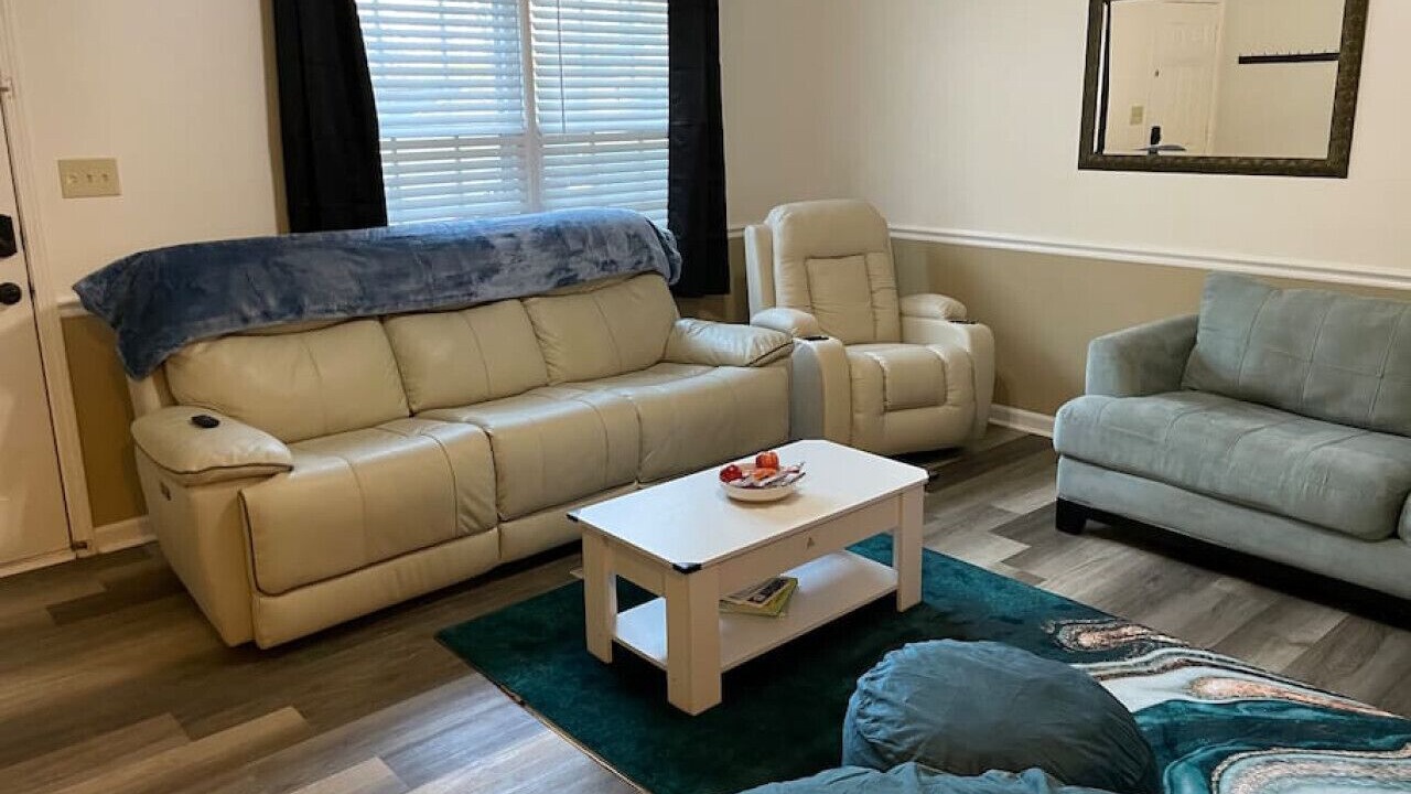 Photo of Livingroom in Commerce