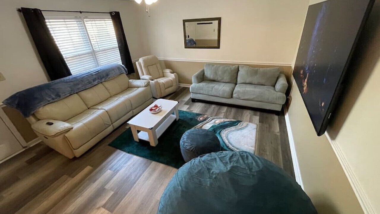 Photo of Livingroom in Commerce