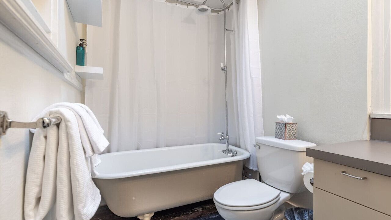 Photo of Bathroom in Minor