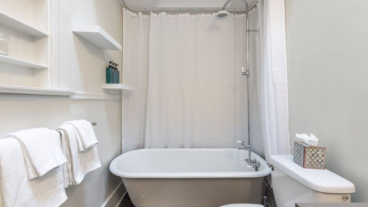 Photo of Bathroom in Minor