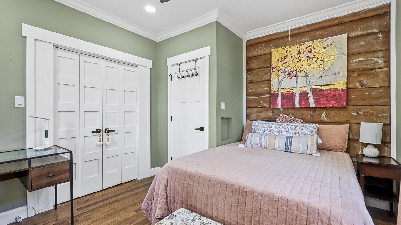 Photo of Bedroom in Fairmount