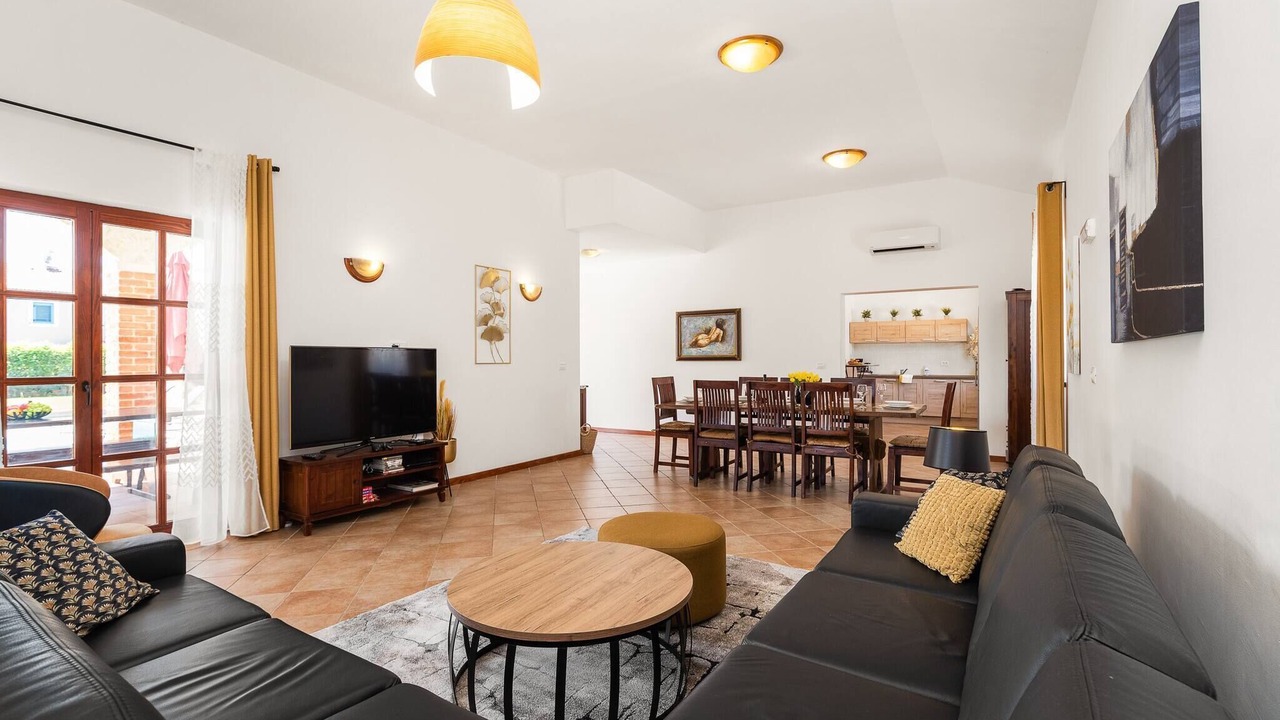 Photo of Livingroom in Muline