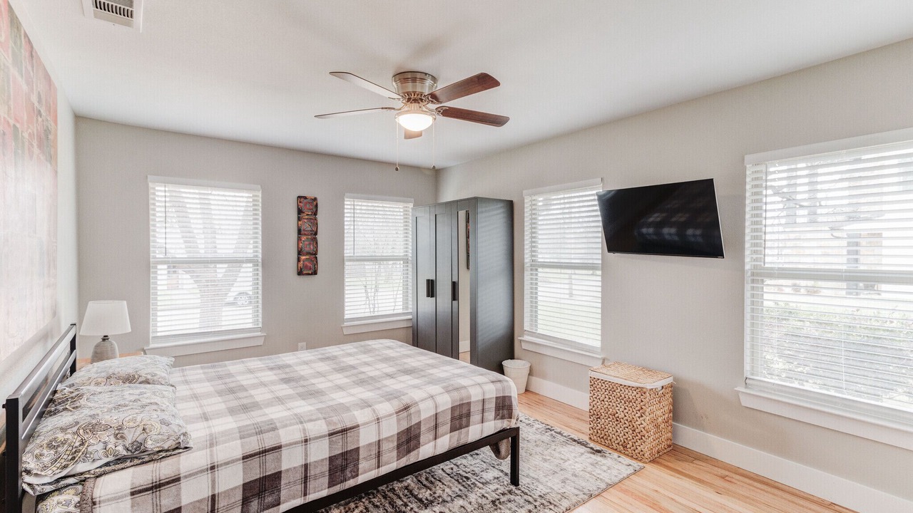 Photo of Bedroom in Central Arlington