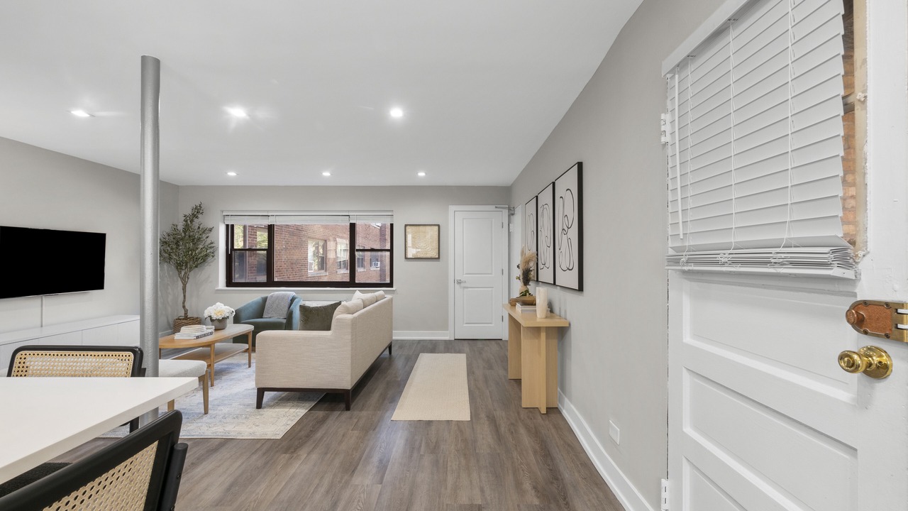 Photo of Livingroom in South Evanston