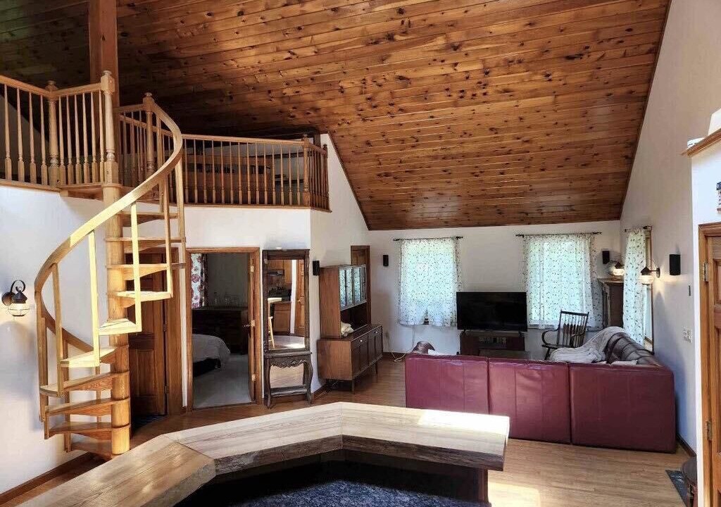 Photo of Others in Canadensis