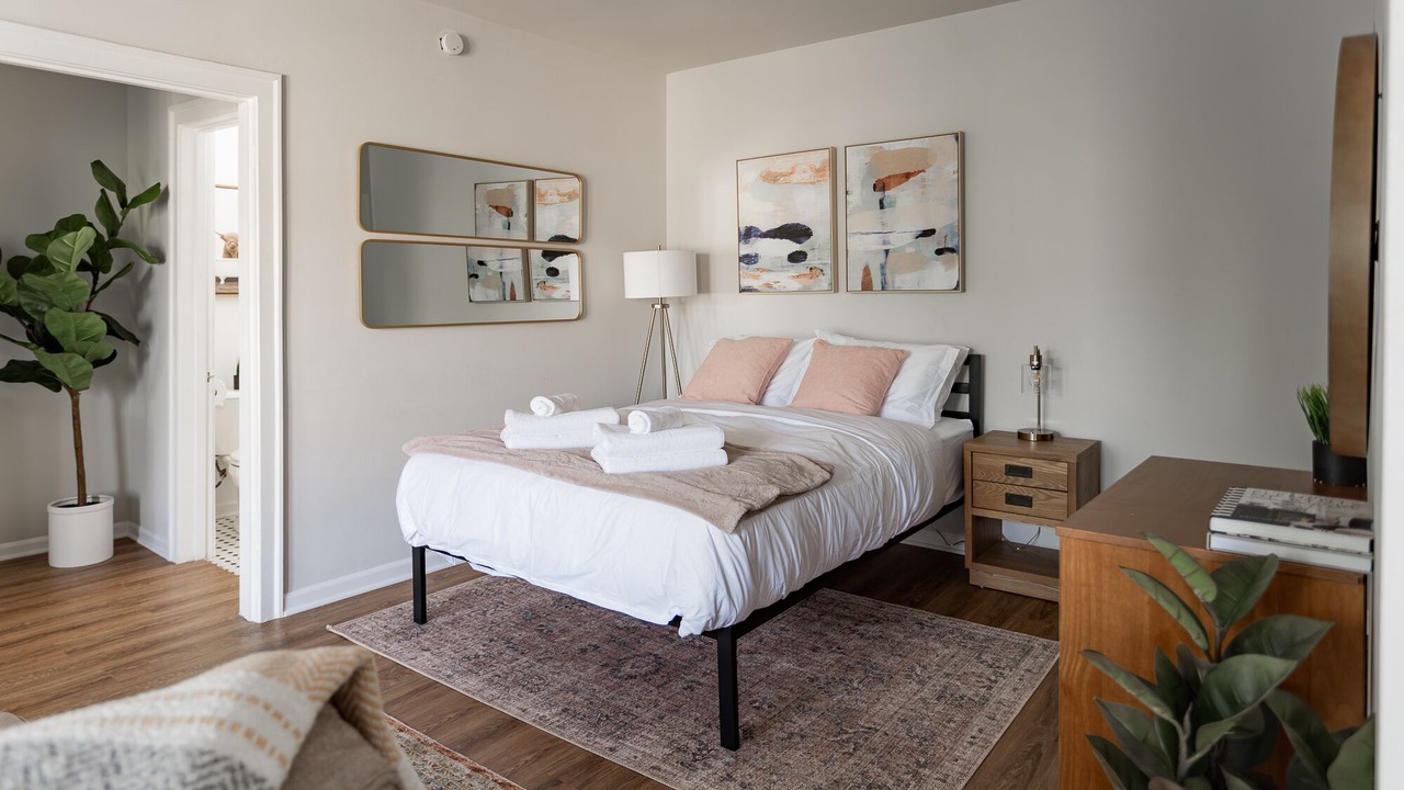 Photo of Bedroom in Rogers Park