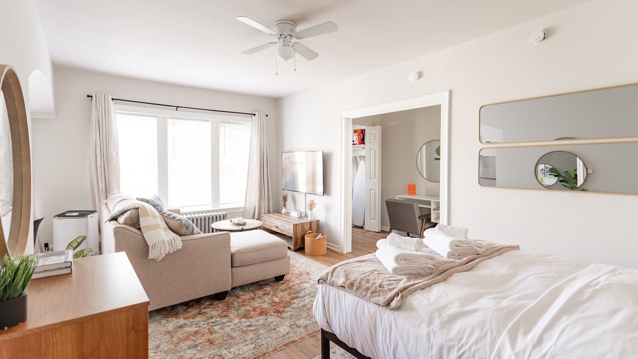 Photo of Bedroom in Rogers Park