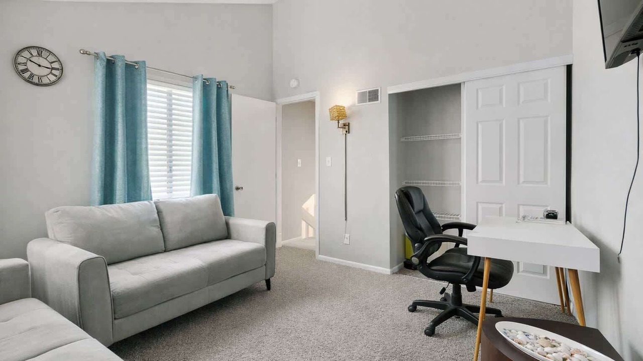 Photo of Livingroom in Lenexa