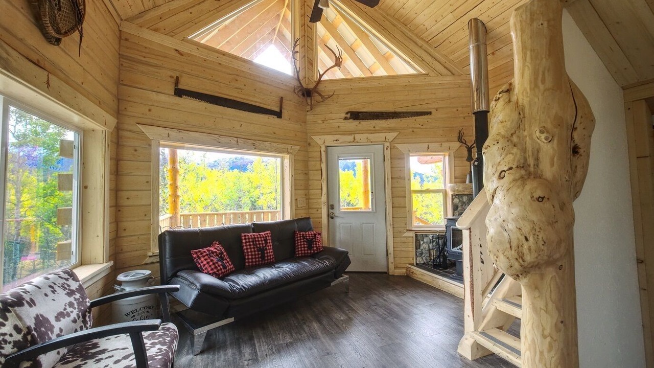 Photo of Livingroom in Sutton-Alpine