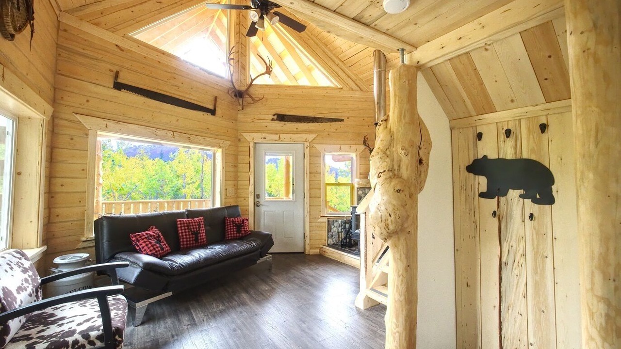 Photo of Livingroom in Sutton-Alpine