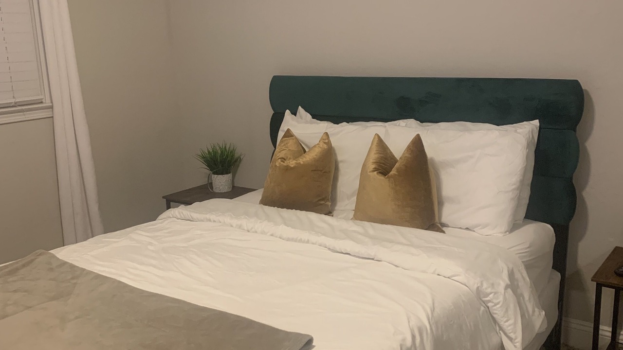 Photo of Bedroom in Villa Heights