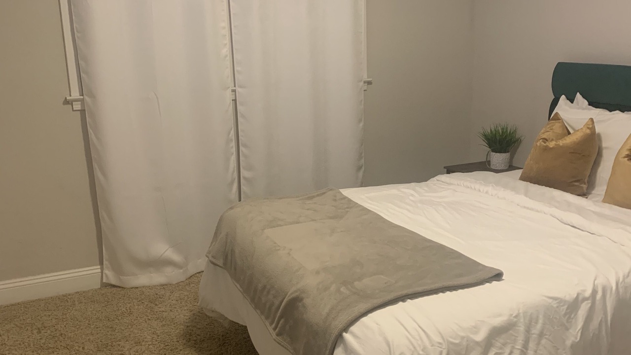 Photo of Bedroom in Villa Heights