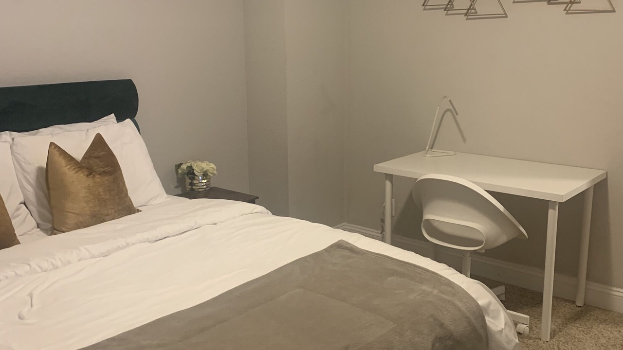 Photo of Bedroom in Villa Heights