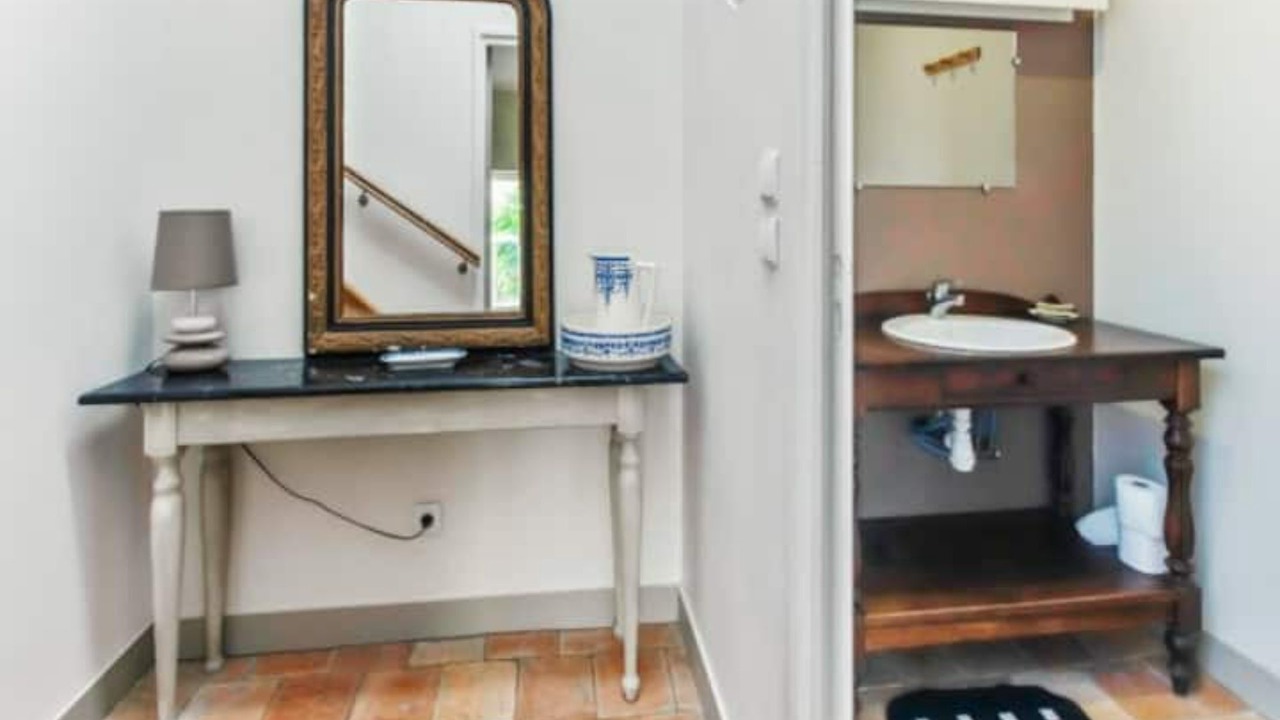 Photo of Bathroom in Assay