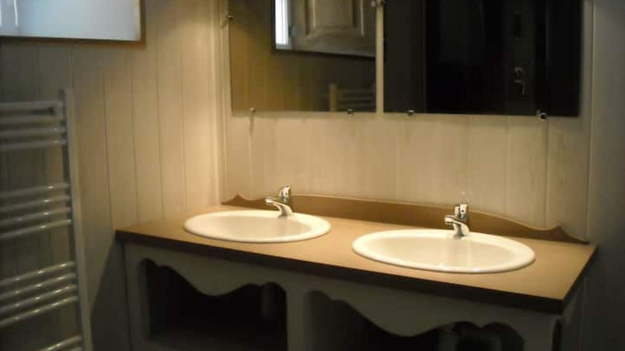 Photo of Bathroom in Assay