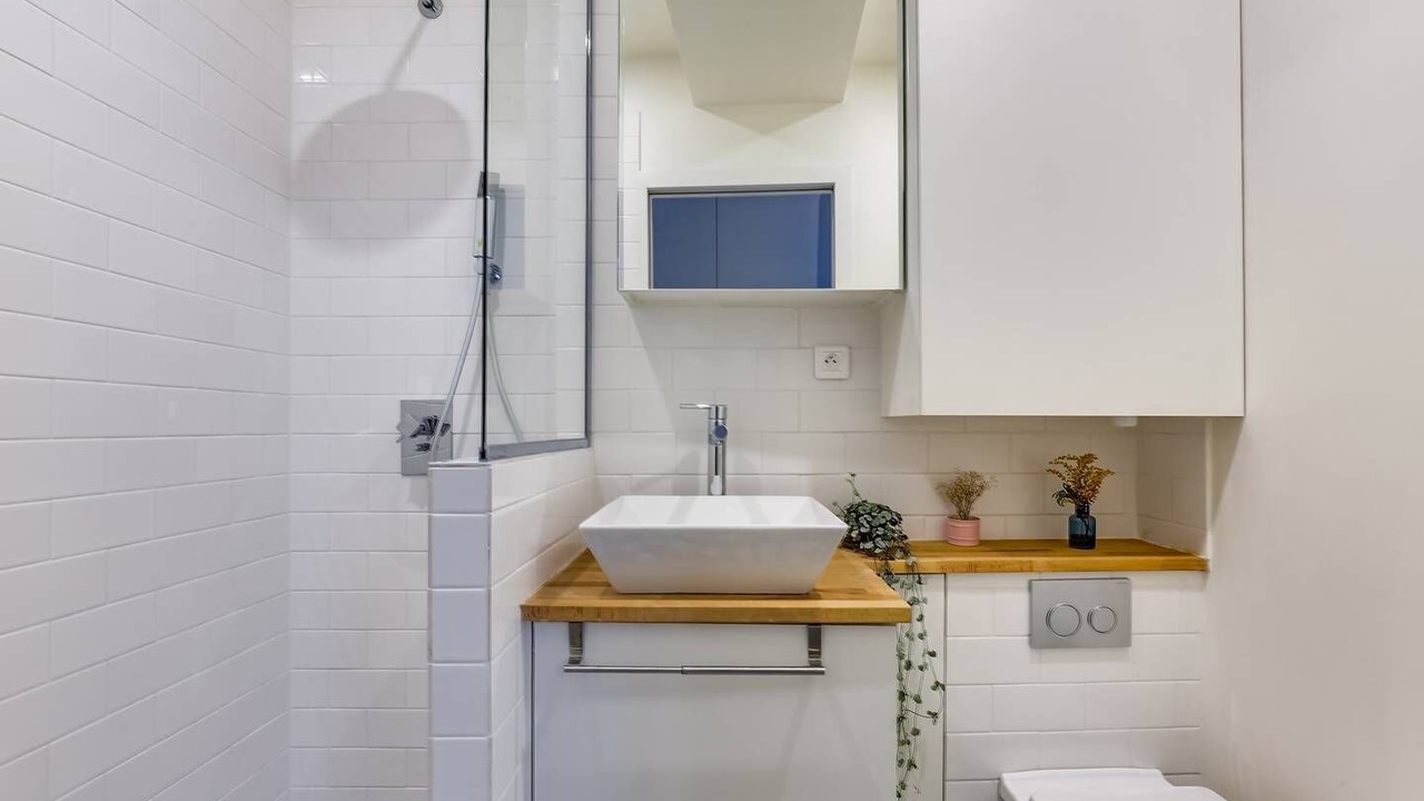 Photo of Bathroom in Quartier de la Folie-Mericourt