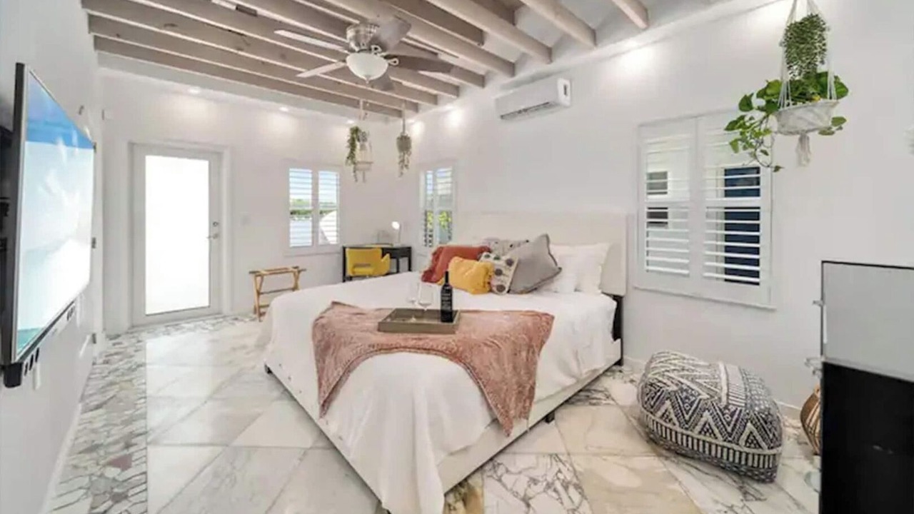 Photo of Bedroom in Hollywood Lakes