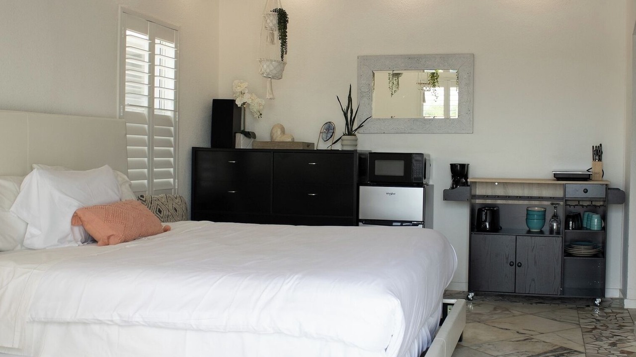 Photo of Bedroom in Hollywood Lakes