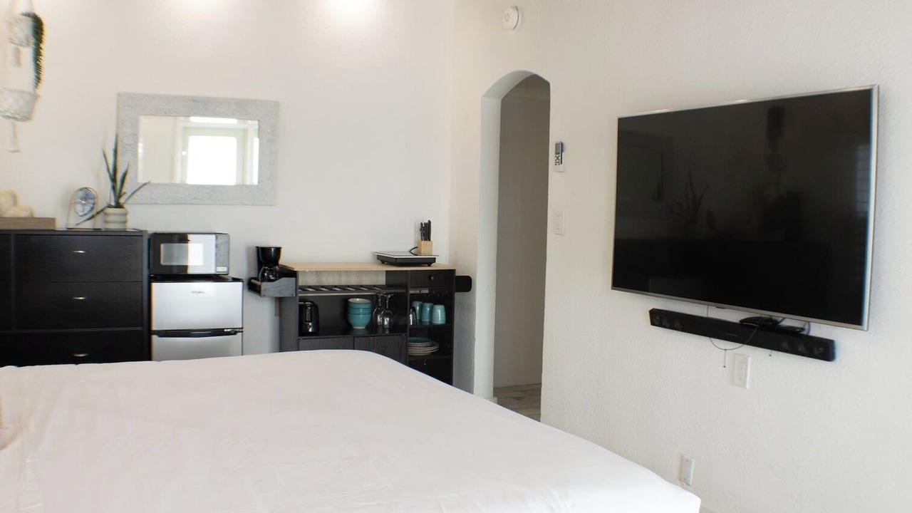 Photo of Bedroom in Hollywood Lakes