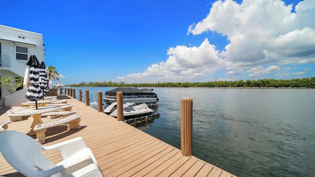 Photo of Outdoor in Hollywood Lakes