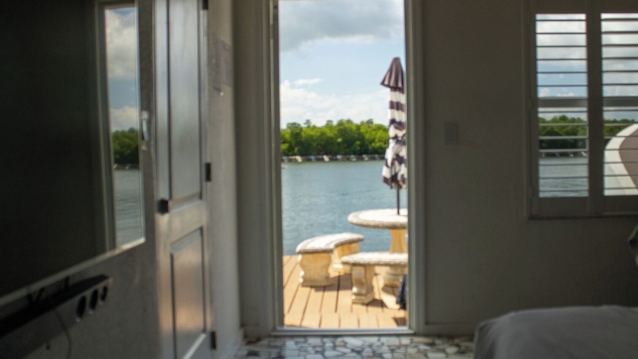 Photo of Bedroom in Hollywood Lakes