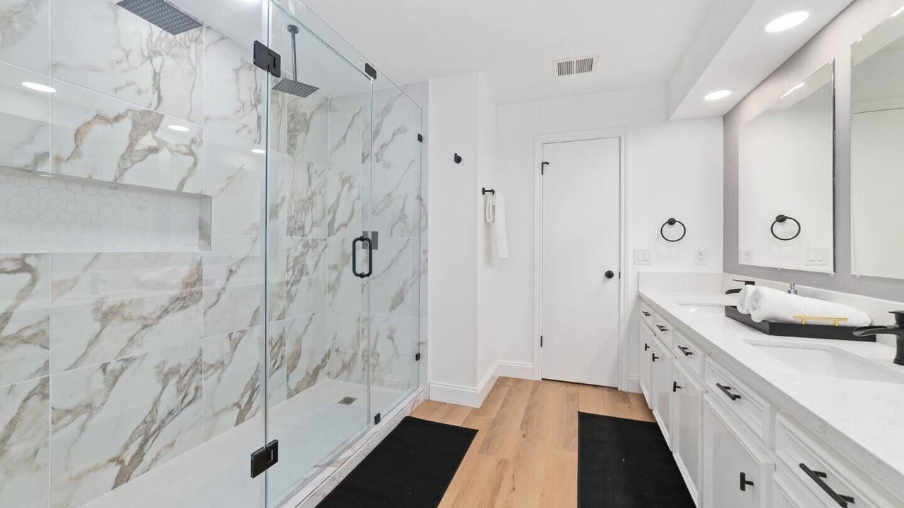 Photo of Bathroom in Clodine