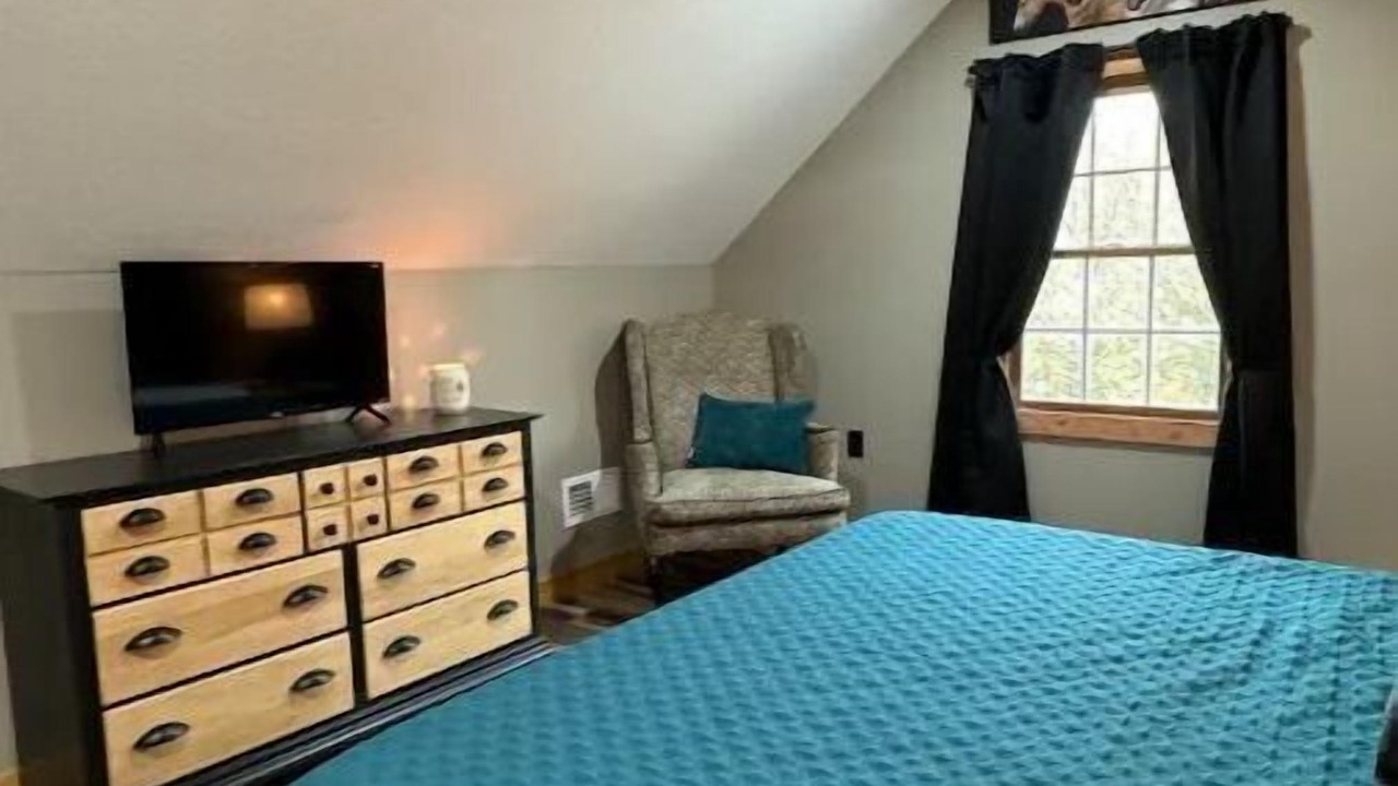 Photo of Bedroom in Ingraham