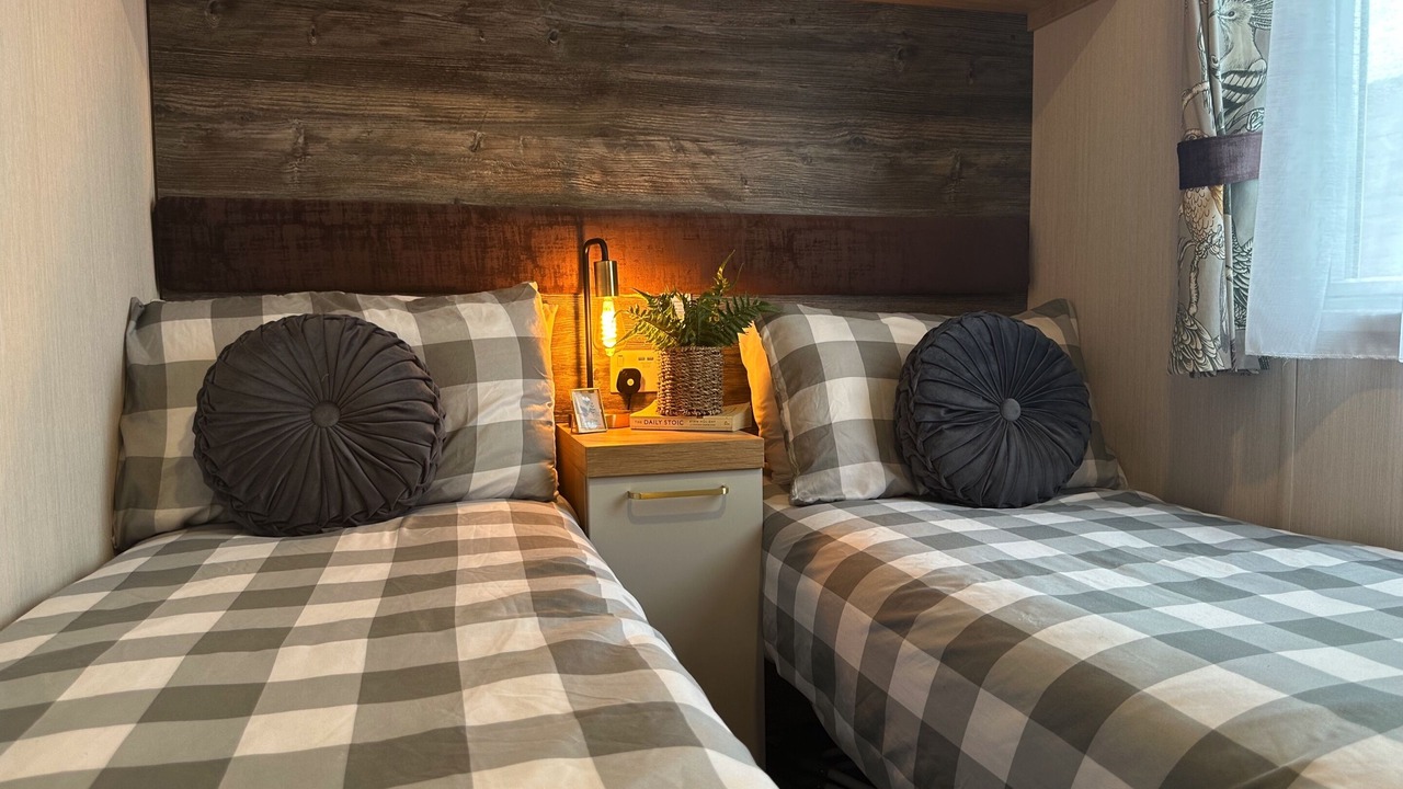 Photo of Others in Cayton Bay