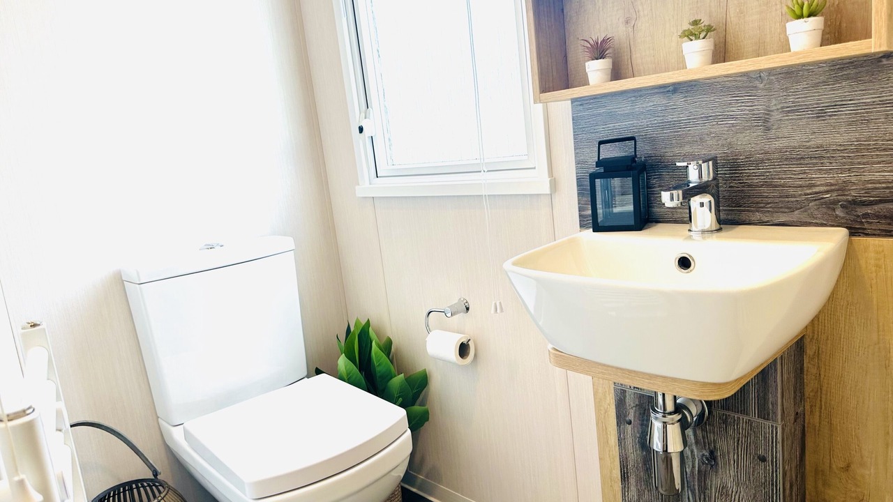 Photo of Bathroom in Cayton Bay