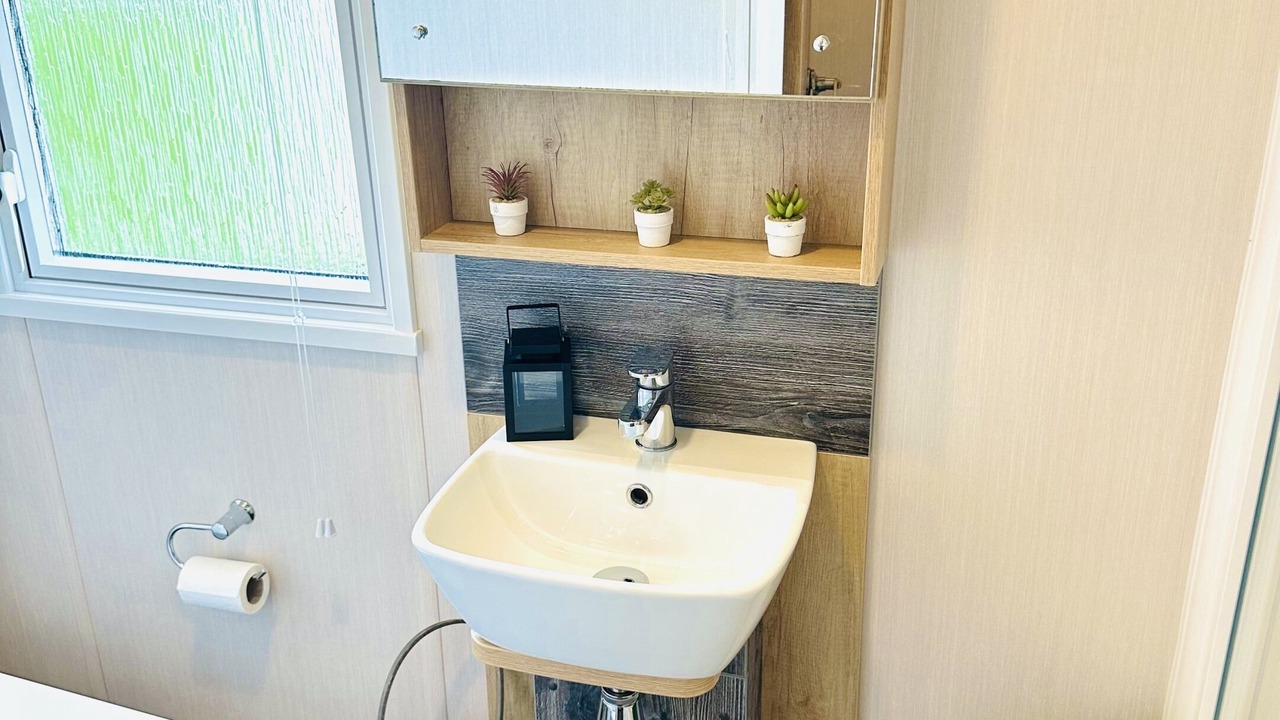 Photo of Bathroom in Cayton Bay