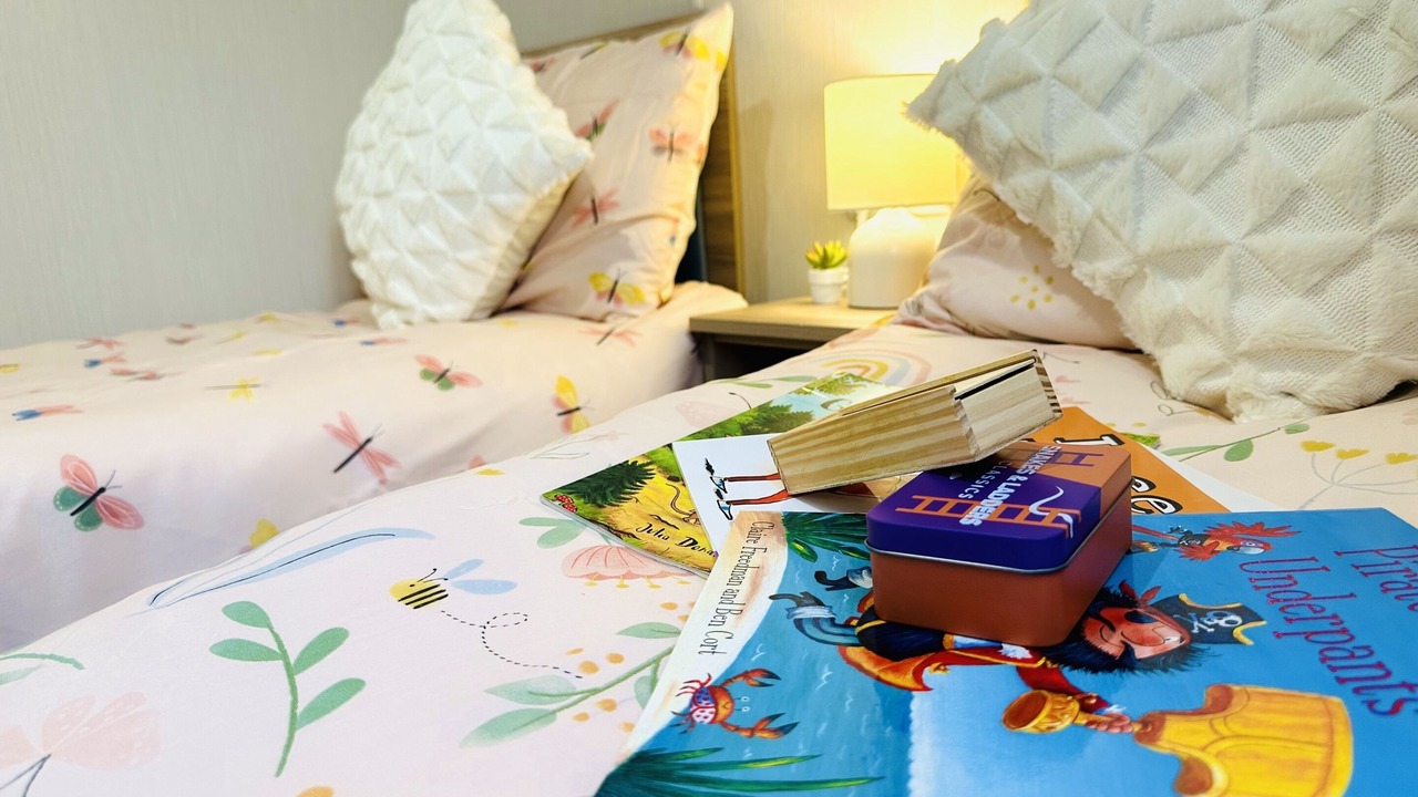 Photo of Bedroom in Cayton Bay