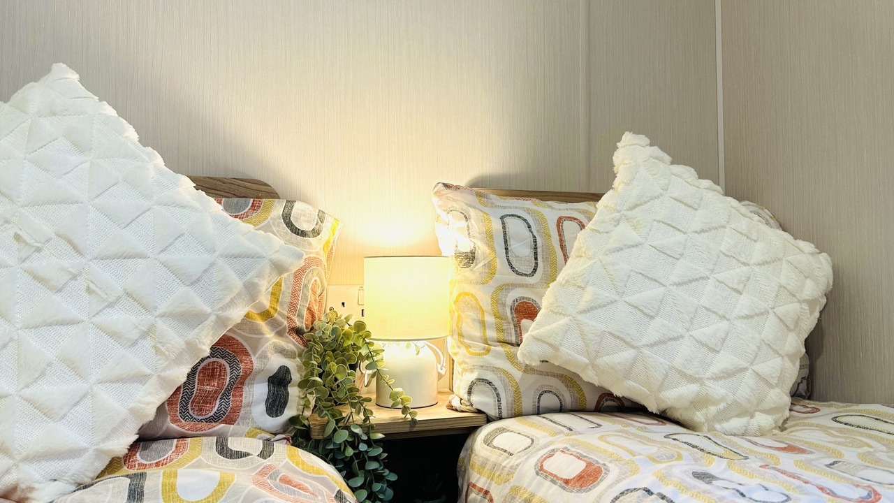 Photo of Bedroom in Cayton Bay