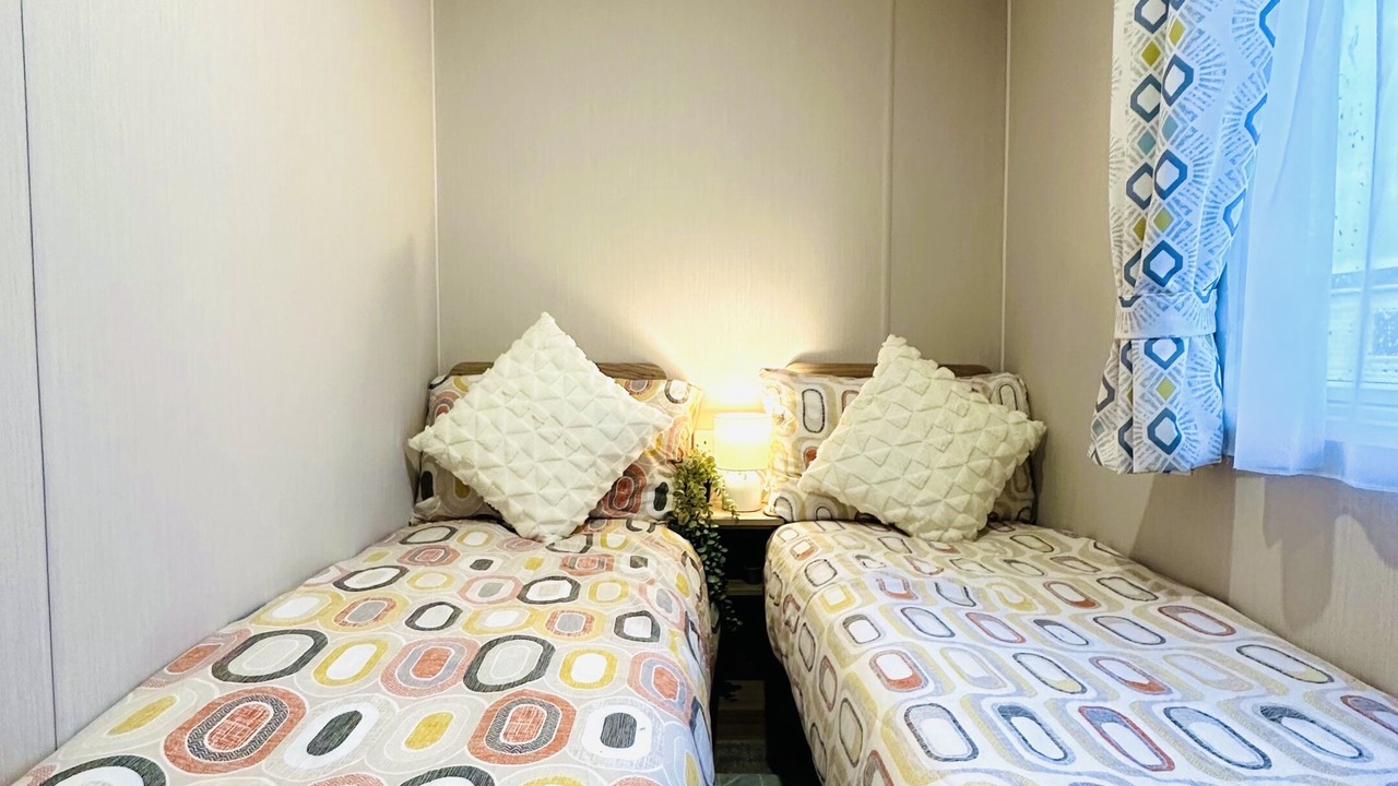 Photo of Bedroom in Cayton Bay