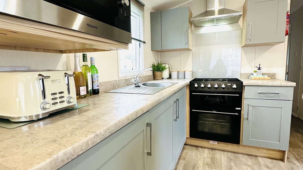 Photo of Others in Cayton Bay