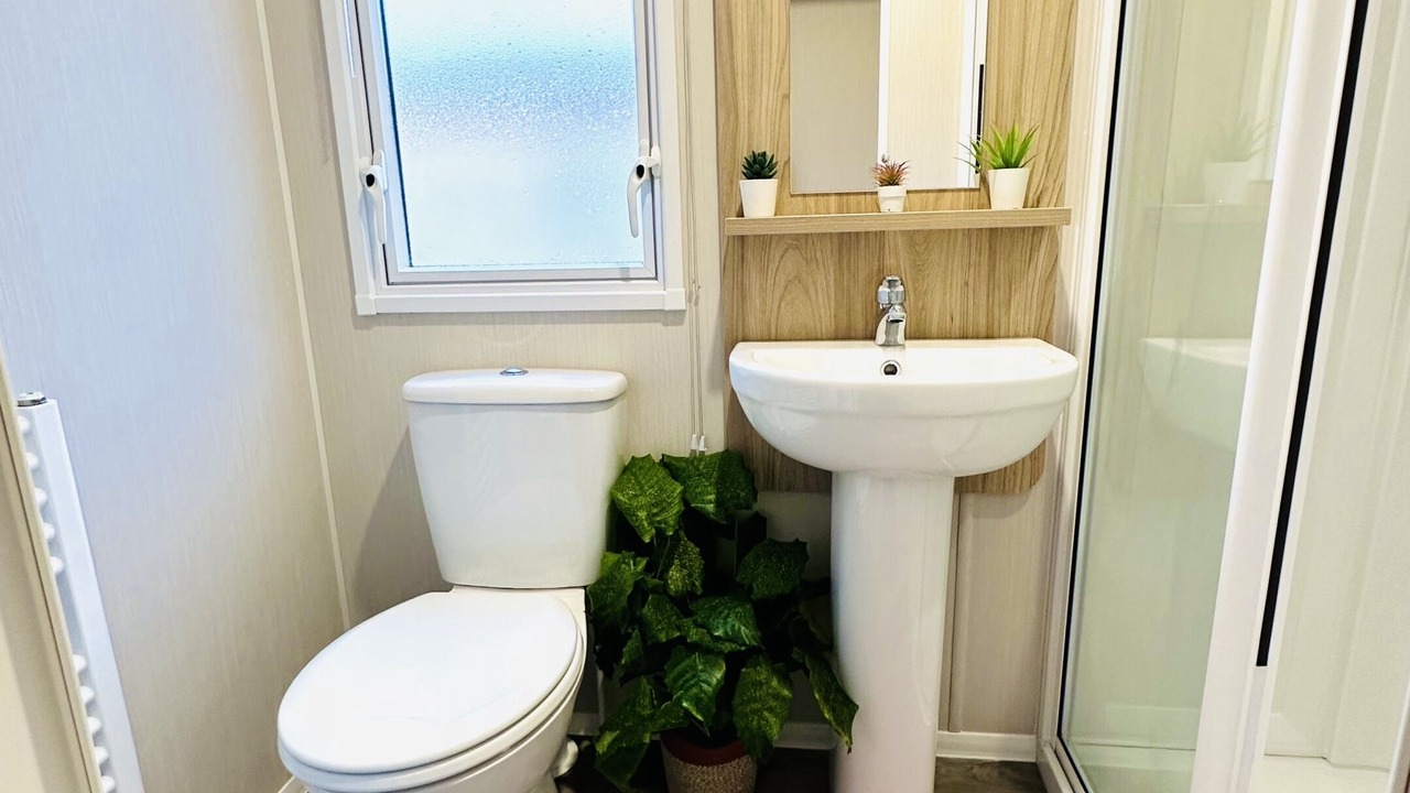 Photo of Bathroom in Cayton Bay