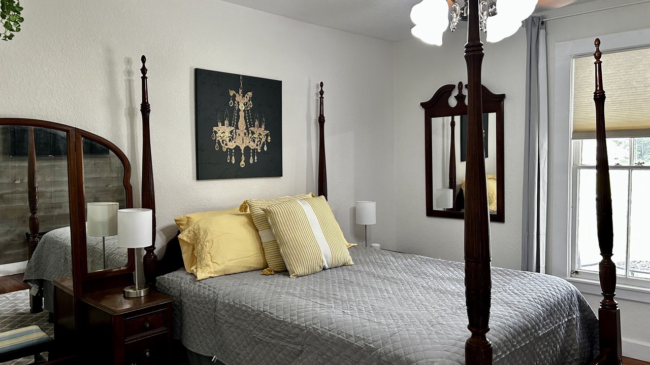 Photo of Bedroom in Historic District