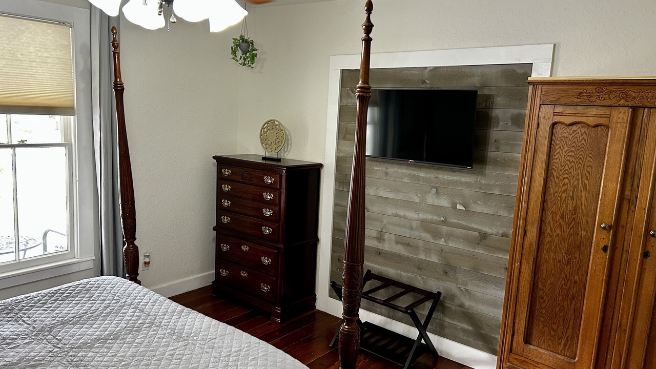 Photo of Bedroom in Historic District