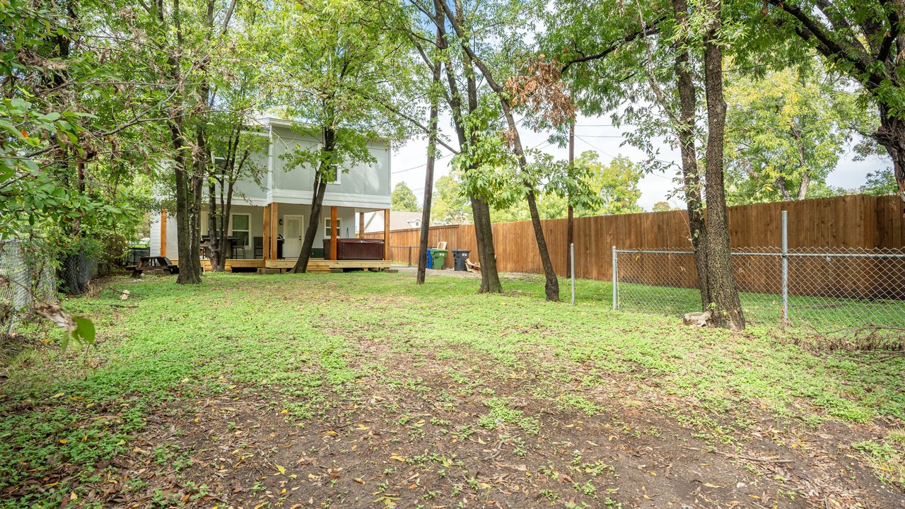 Photo of Outdoor in Austin Ave.