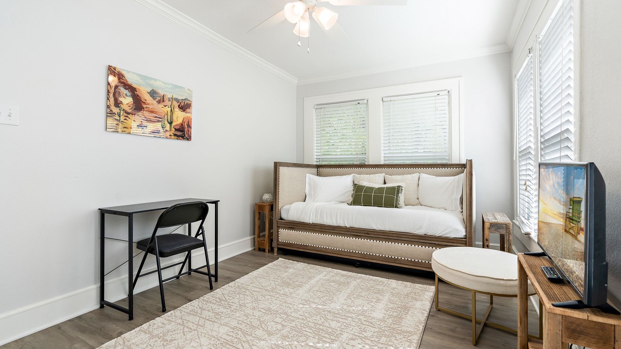 Photo of Bedroom in Austin Ave.
