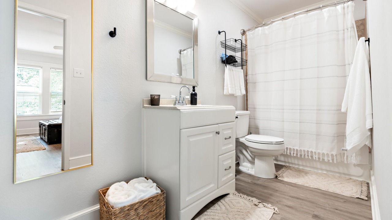 Photo of Bathroom in Austin Ave.